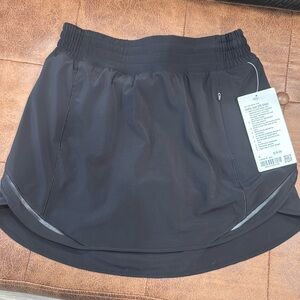 Lululemon NWT hotty hot hr skirt